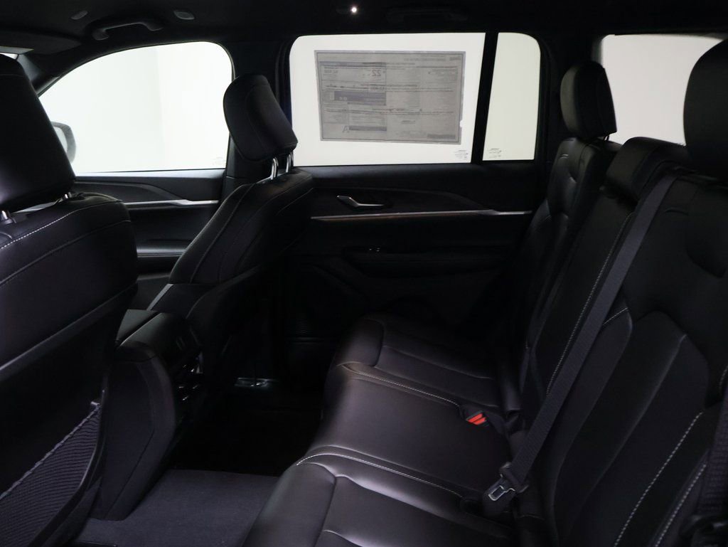 New 2025 Jeep Grand Cherokee Limited w/ Black Appearance Package image 13