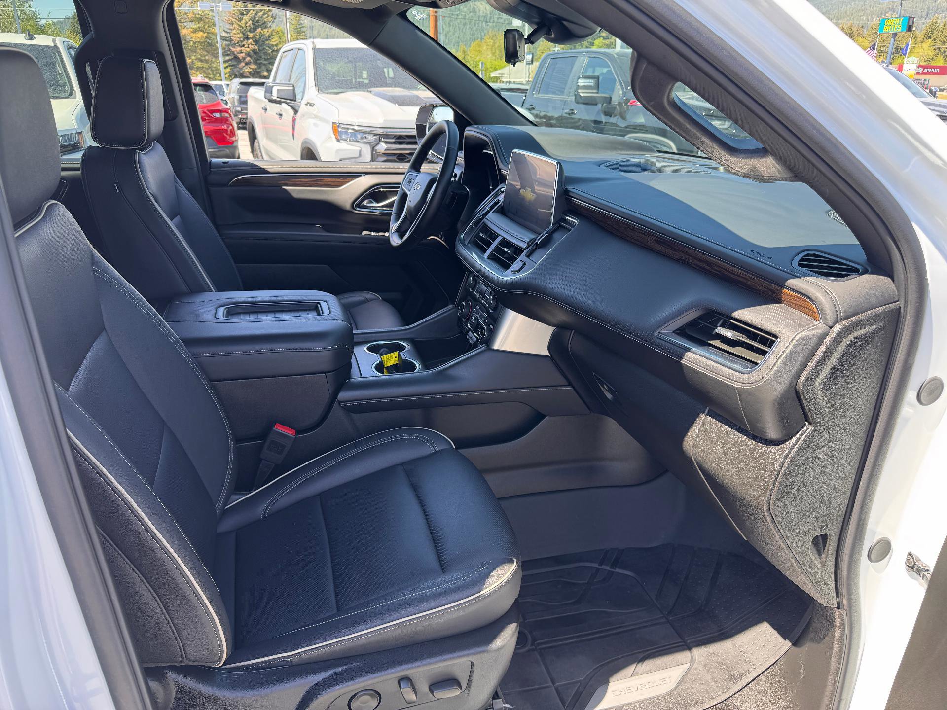 Used 2024 Chevrolet Suburban Premier w/ Premium Package AWD/4WD image 20