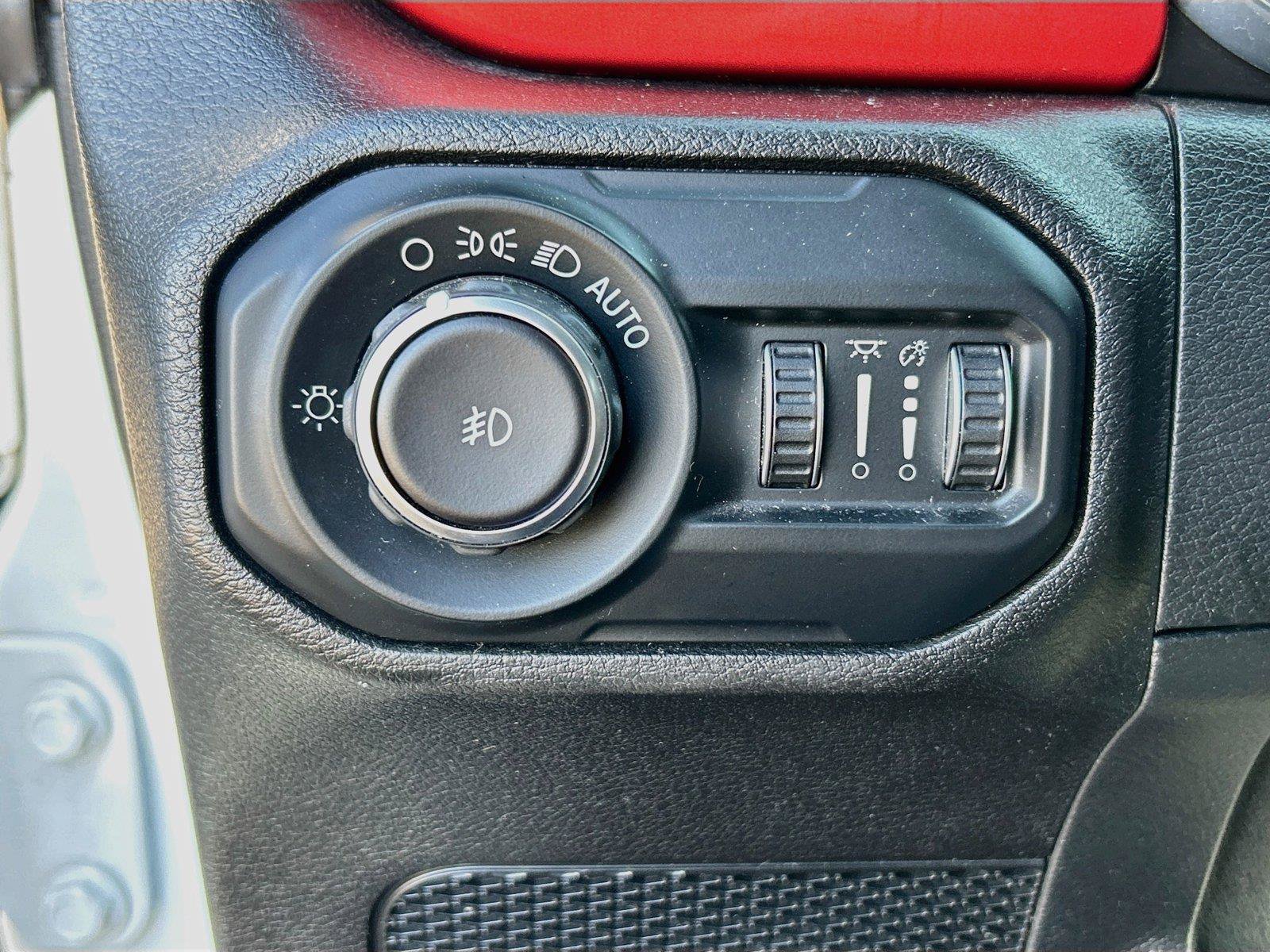 Used 2018 Jeep Wrangler Unlimited Rubicon AWD/4WD image 37