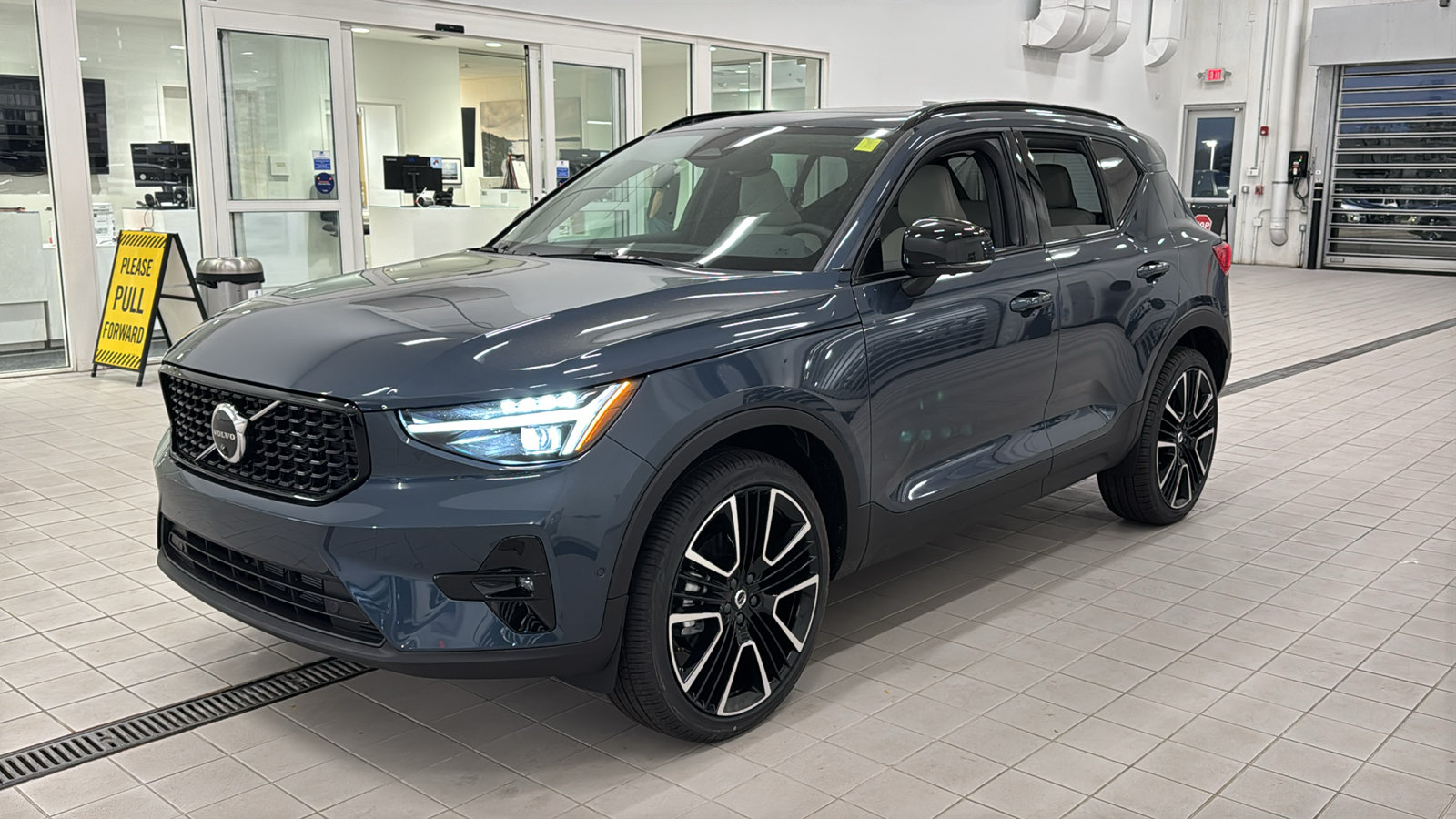 New 2026 Volvo XC40 B5 Ultra w/ Climate Package AWD/4WD image 9