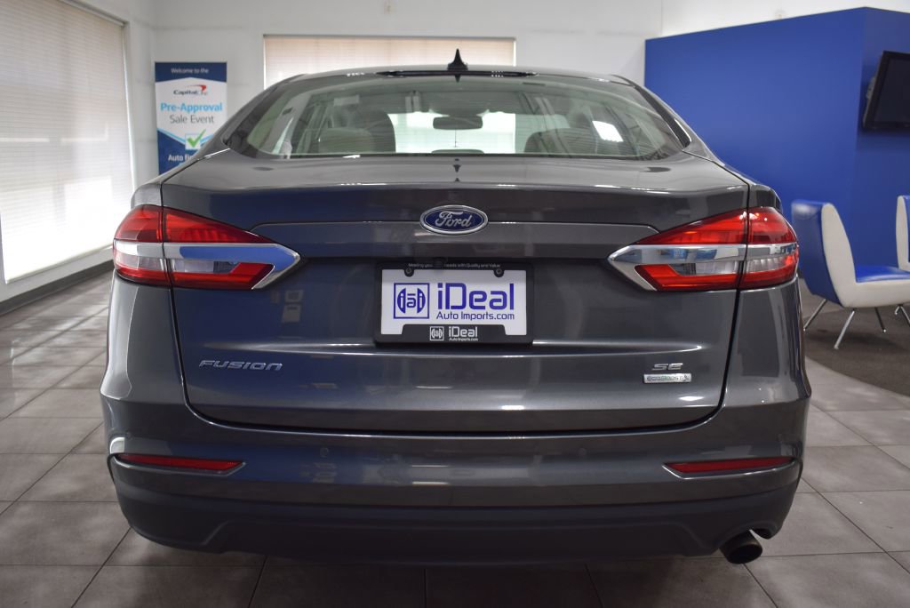 Used 2020 Ford Fusion SE image 3