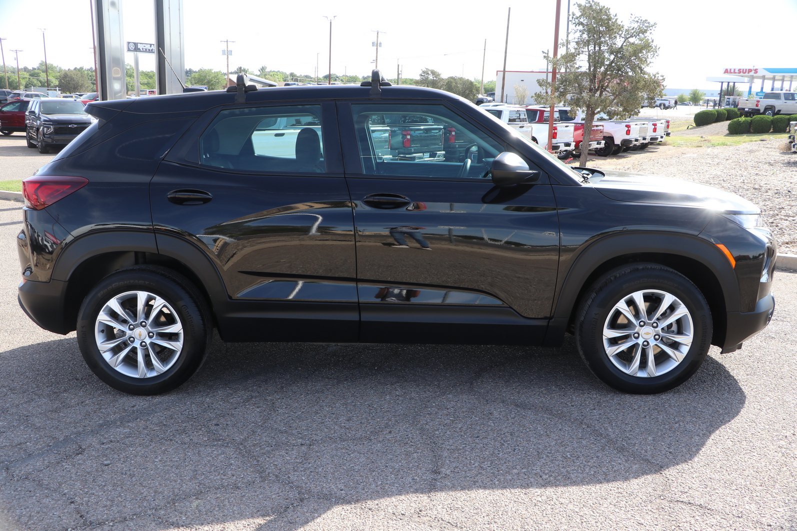 Used 2023 Chevrolet TrailBlazer LS FWD image 8