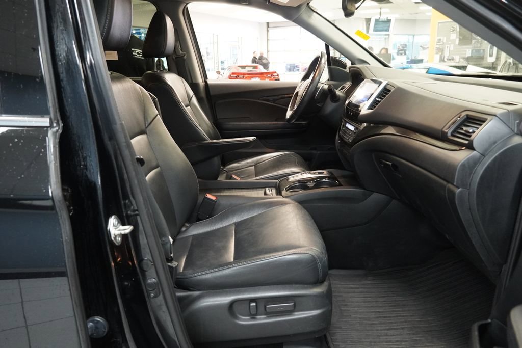 Used 2017 Honda Pilot Touring image 28
