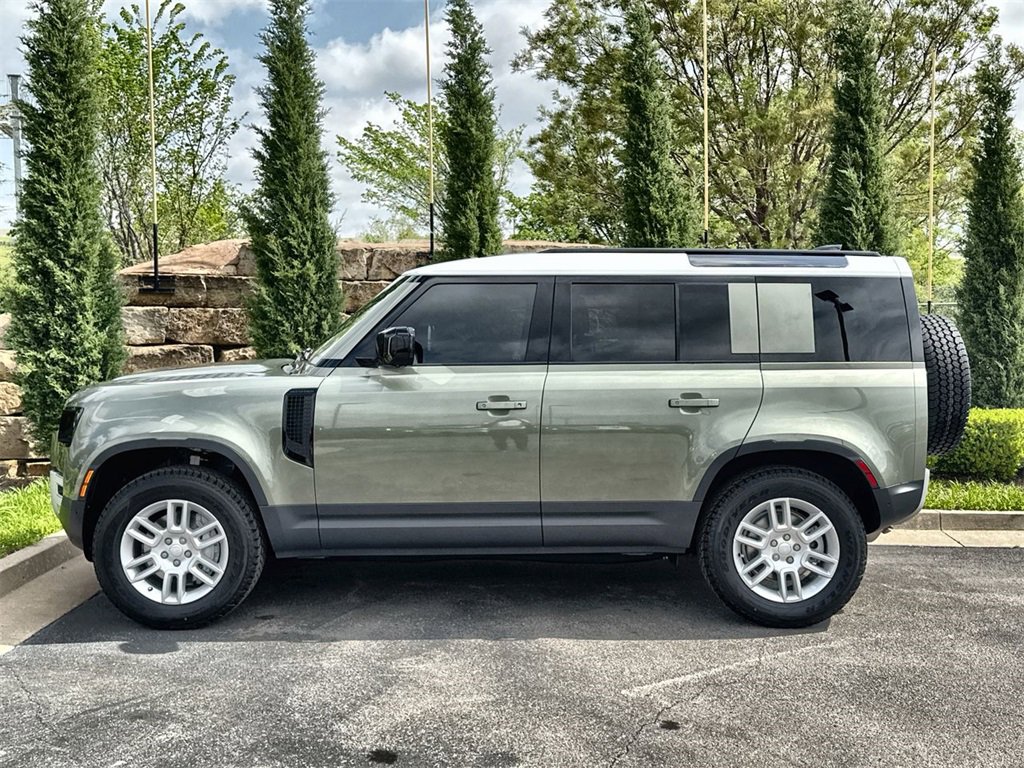 Used 2025 Land Rover Defender 110 S image 2