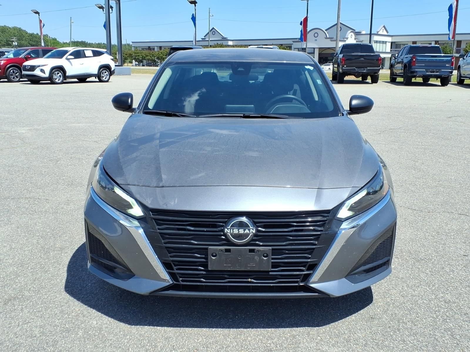 Used 2024 Nissan Altima 2.5 SV FWD image 8