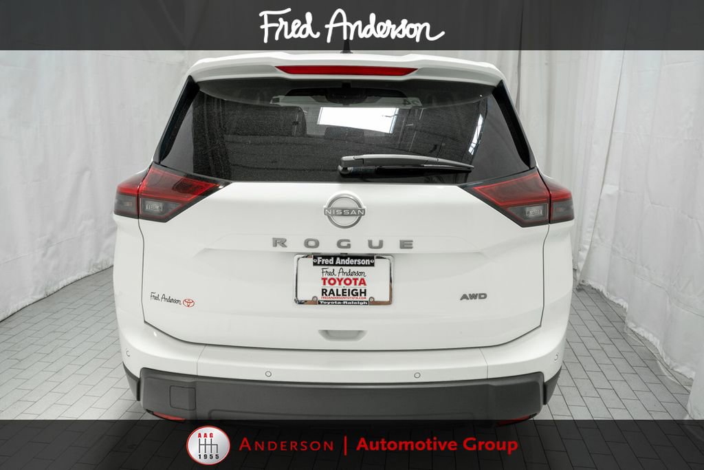 Used 2024 Nissan Rogue S AWD/4WD image 4