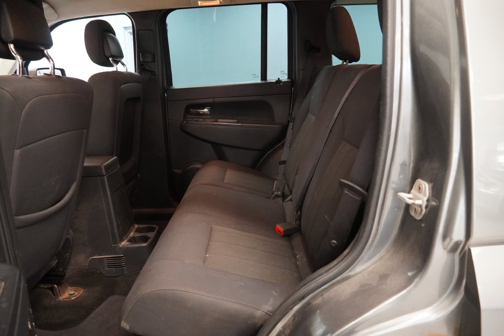 Used 2012 Jeep Liberty Sport AWD/4WD image 27