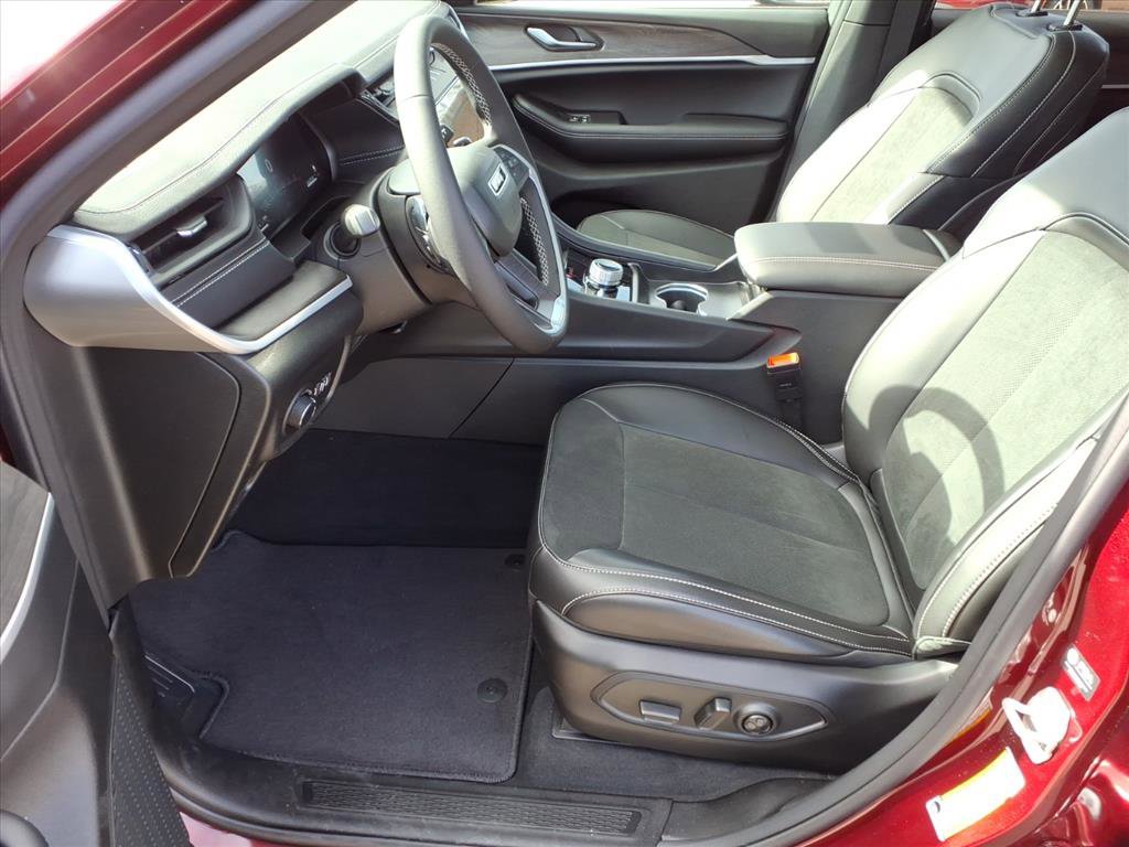 New 2026 Jeep Grand Cherokee Altitude image 11