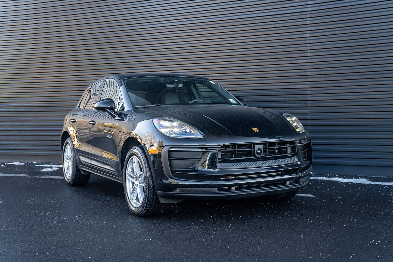 Certified 2025 Porsche Macan AWD/4WD image 26