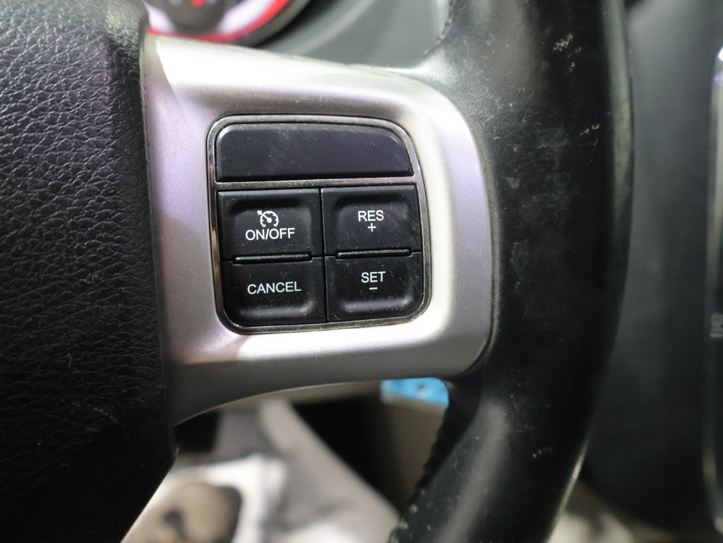 Used 2011 Dodge Grand Caravan Crew w/ Entertainment Group 1 FWD image 28