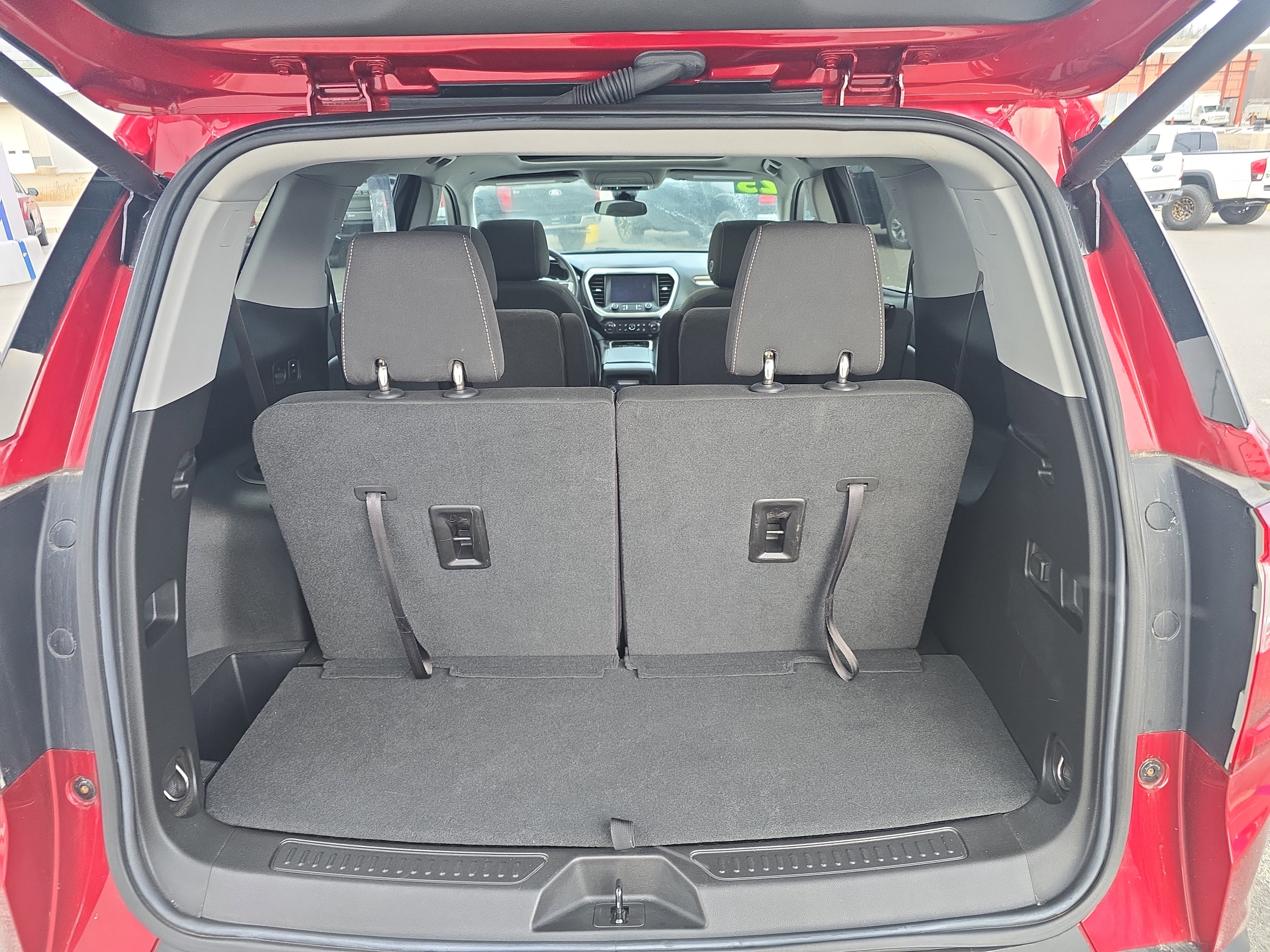 Used 2023 GMC Acadia SLE w/ Driver Convenience Package image 5