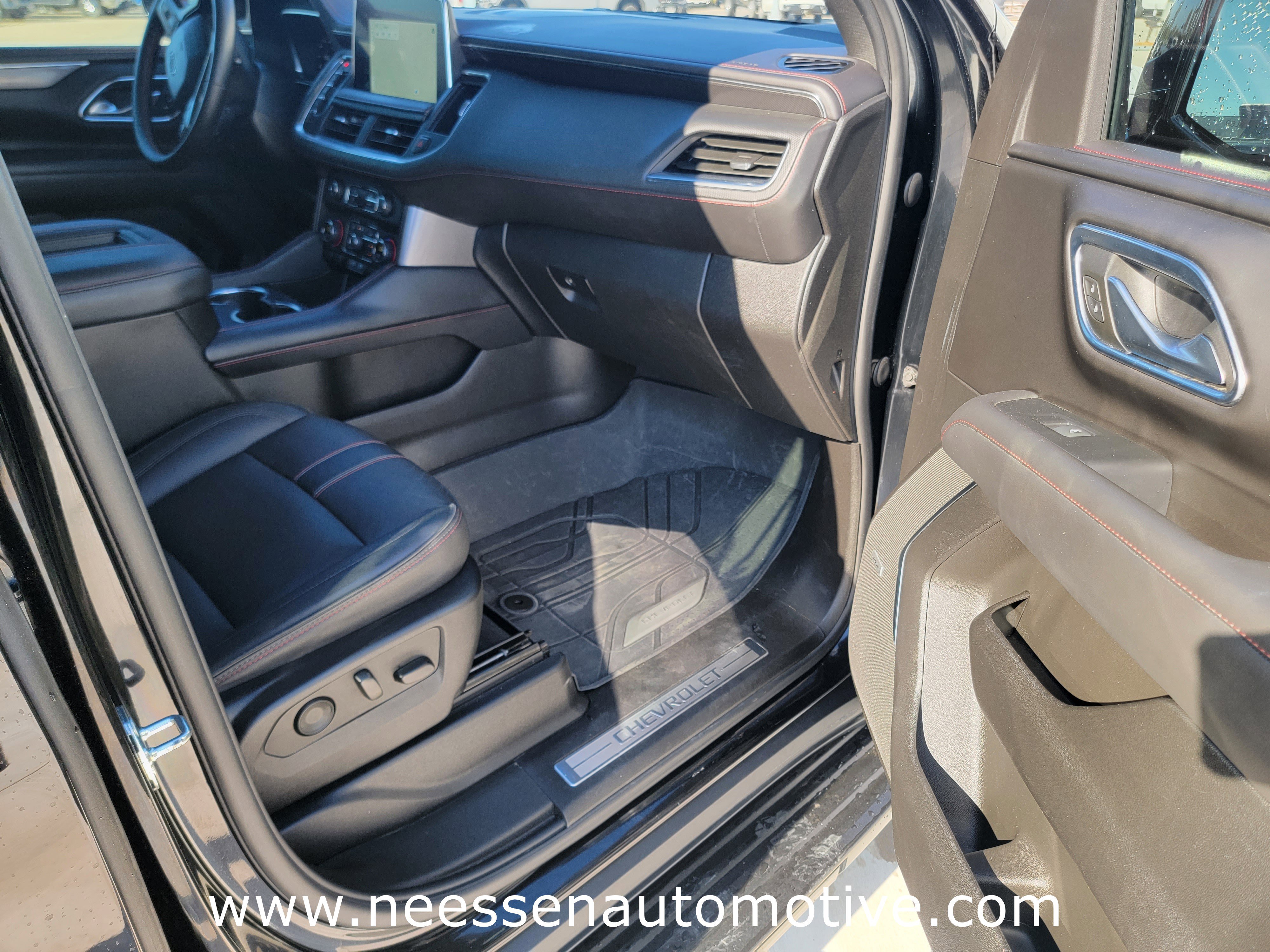 Used 2023 Chevrolet Suburban RST w/ Luxury Package image 9