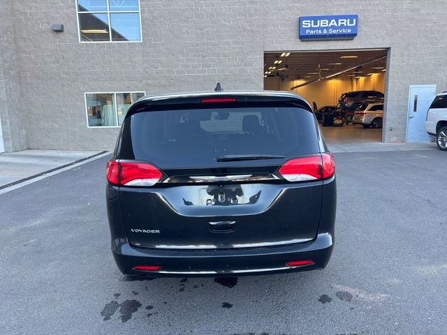 Used 2023 Chrysler Voyager LX image 4