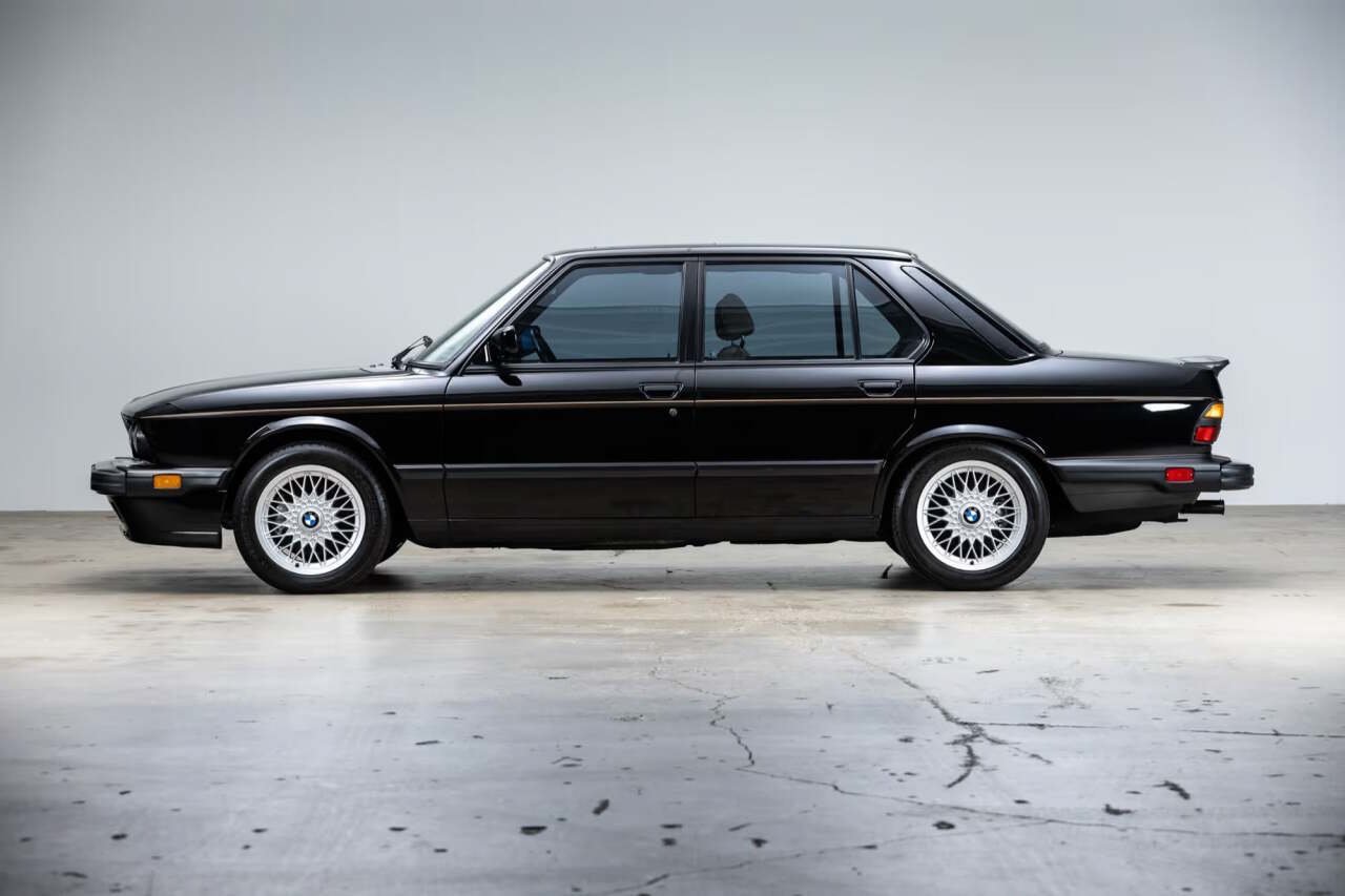 Used 1988 BMW M5 RWD image 8