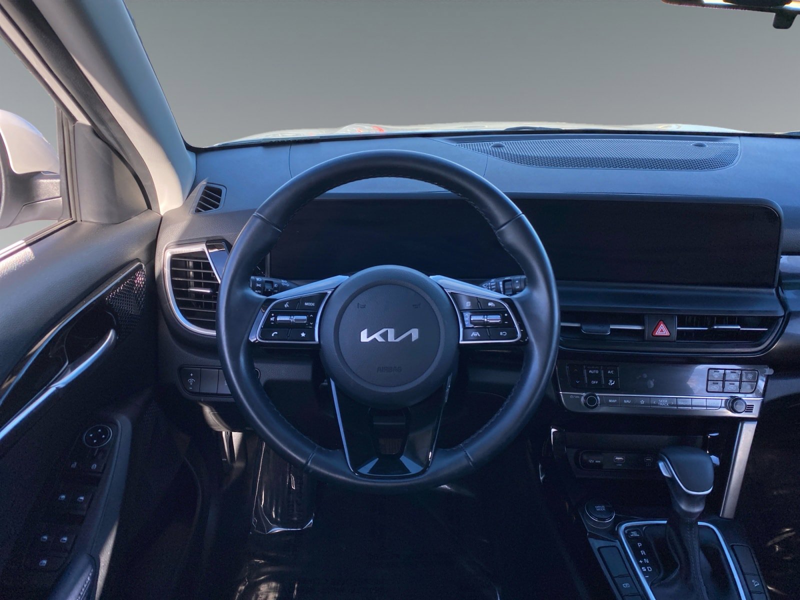 Used 2024 Kia Seltos S image 12