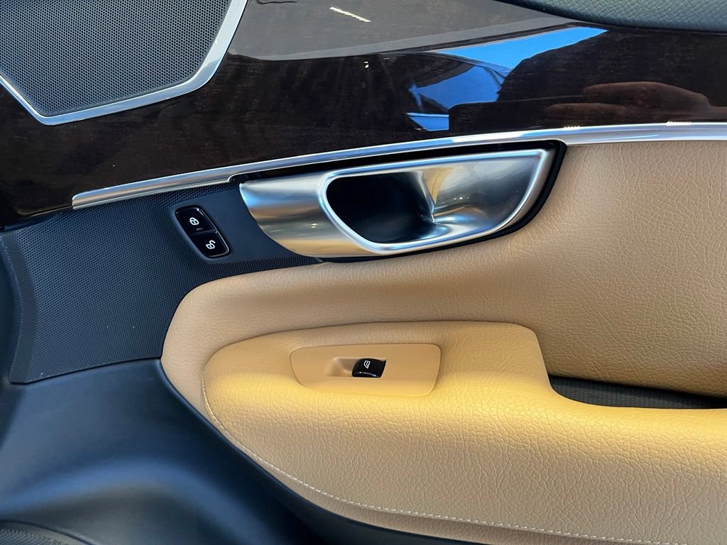 Used 2019 Volvo XC90 T6 Momentum w/ Protection Package AWD/4WD image 43