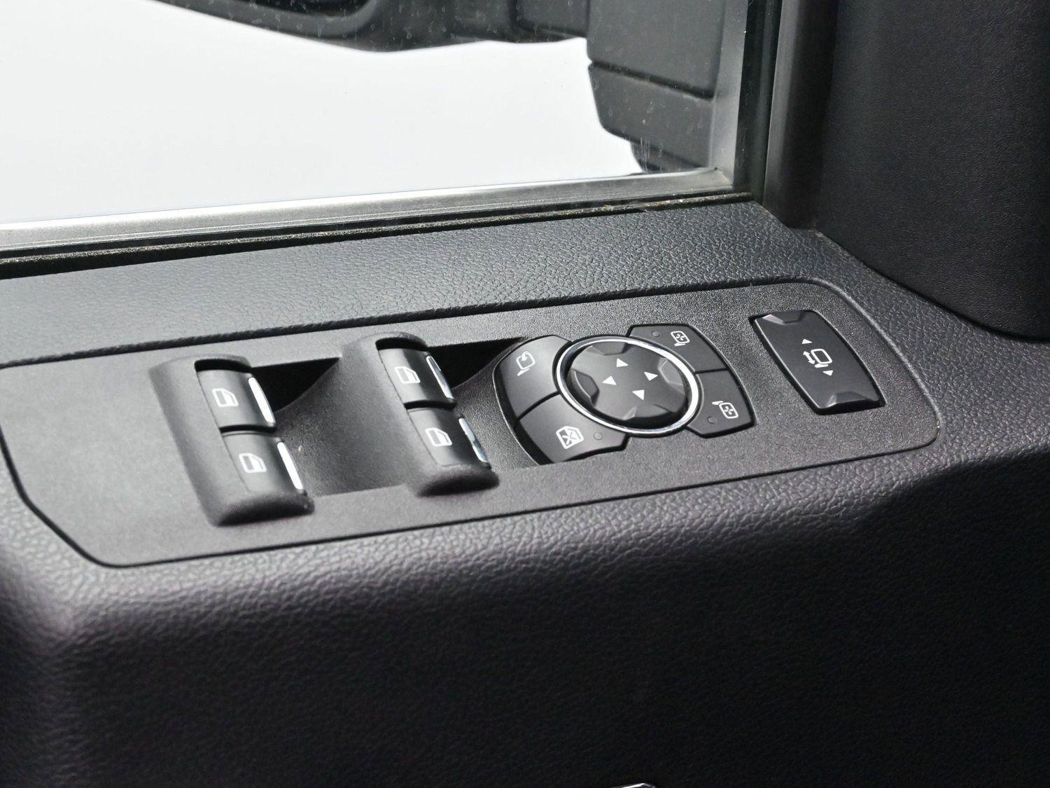 Used 2021 Ford F350 Platinum w/ Tremor Off-Road Package image 10