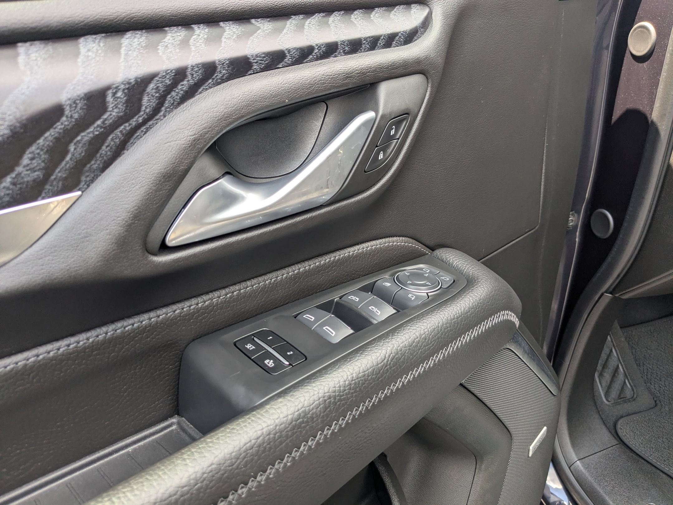 Used 2024 GMC Yukon Denali w/ Advanced Technology Package AWD/4WD image 12