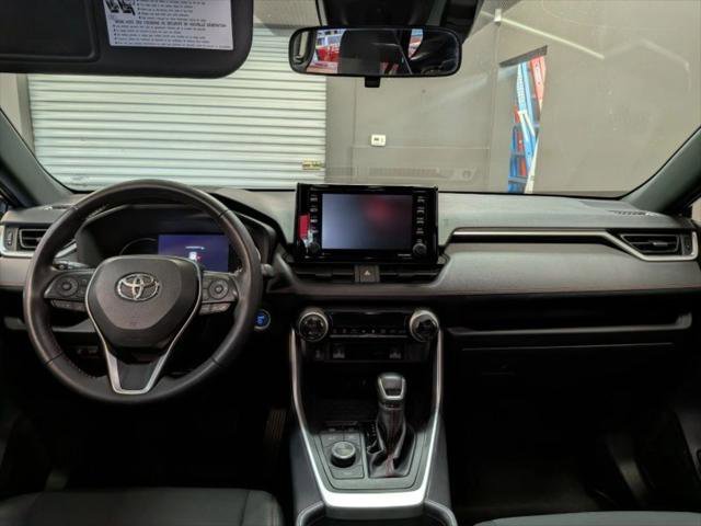 Used 2022 Toyota RAV4 SE image 13