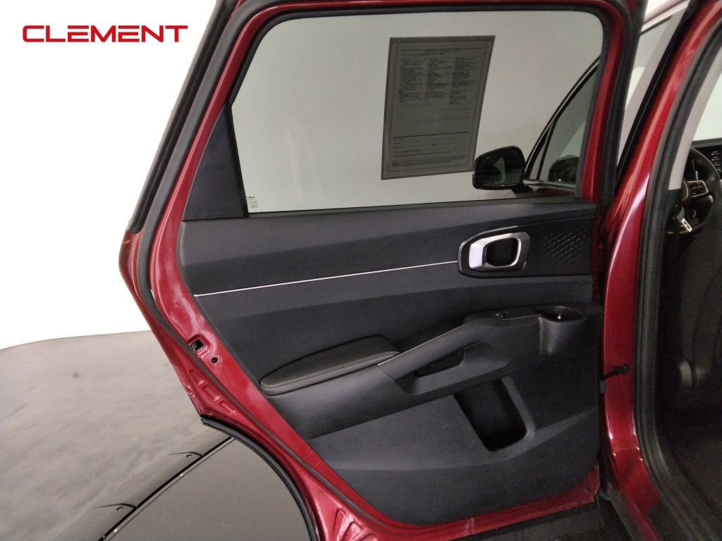 Used 2022 Kia Sorento LX image 25