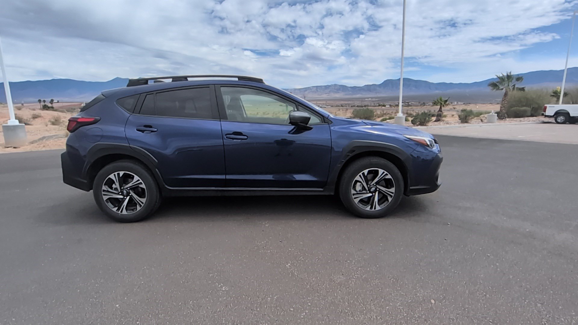 Used 2025 Subaru Crosstrek 2.5i Premium AWD/4WD image 2