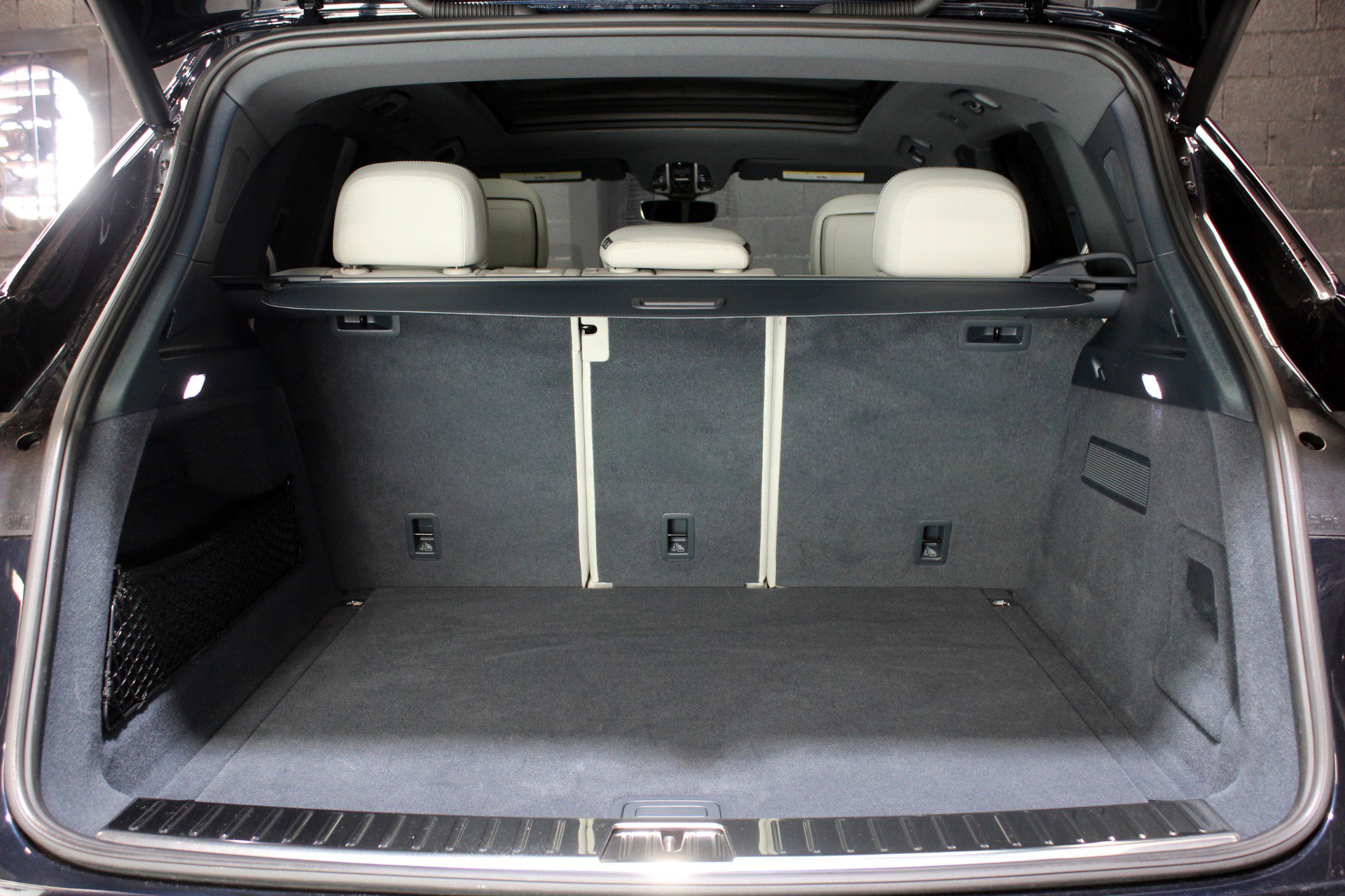 Used 2023 Porsche Cayenne Platinum Edition image 80