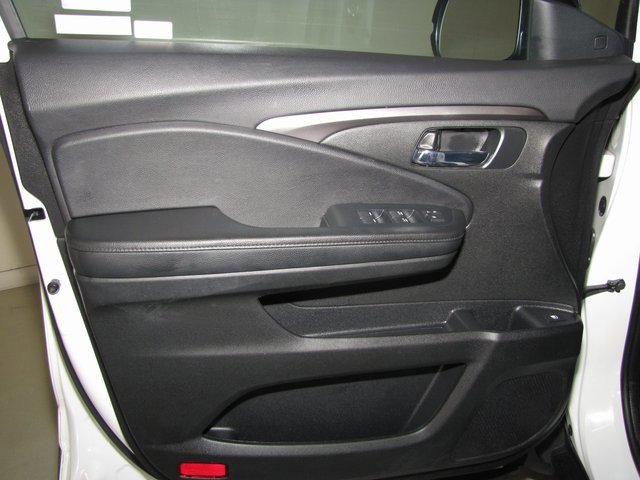 Certified 2022 Honda Pilot Sport image 10