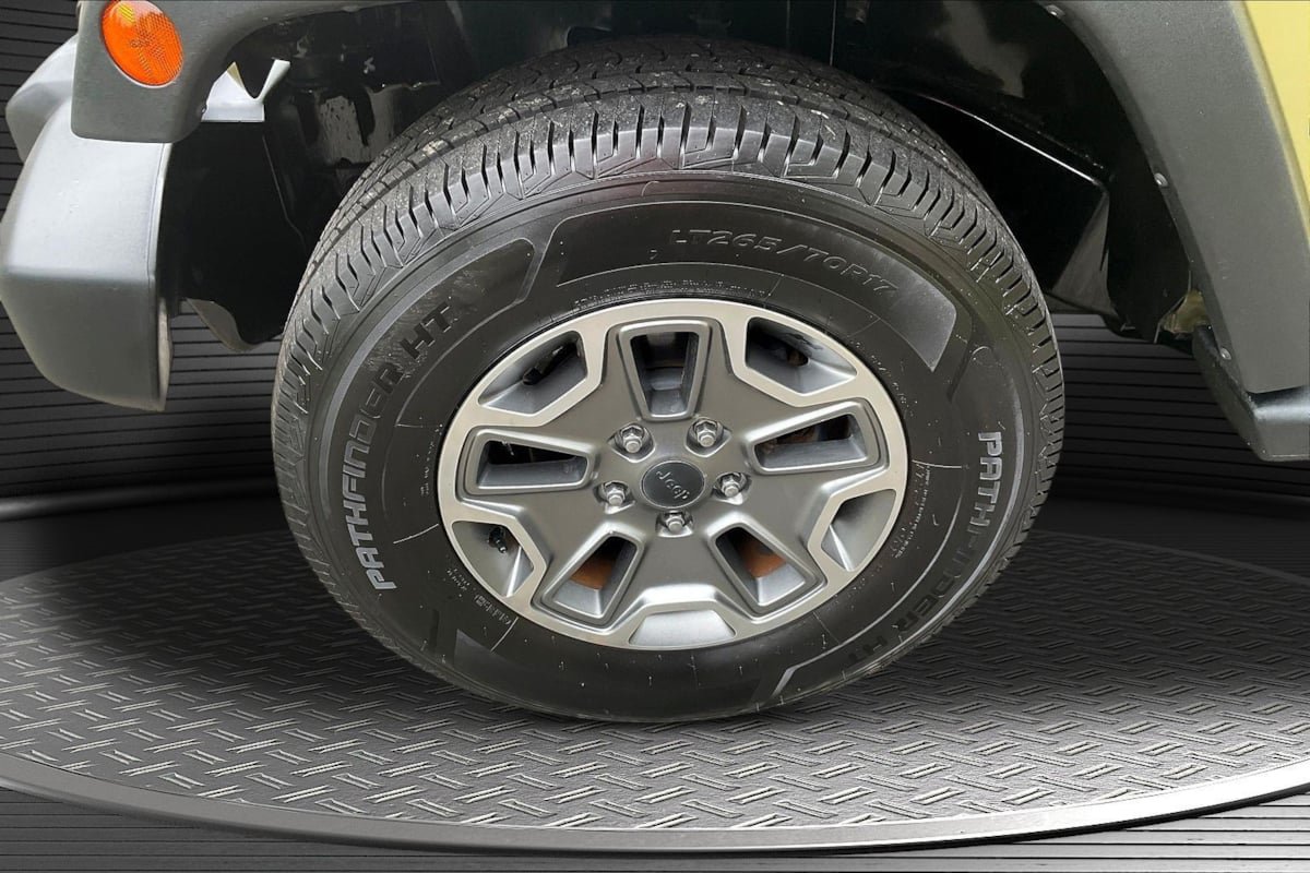 Used 2013 Jeep Wrangler Sport AWD/4WD image 32