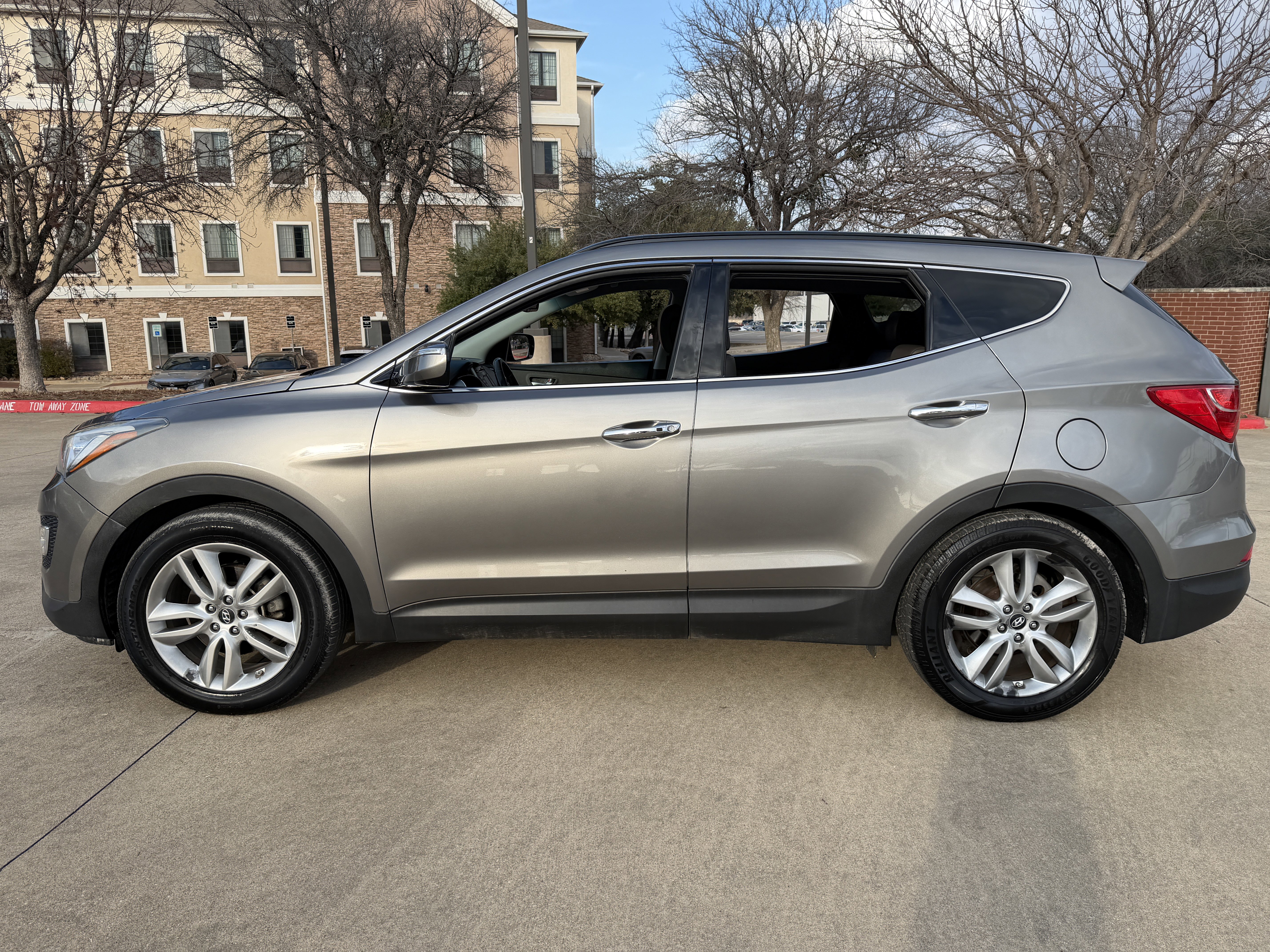 Used 2013 Hyundai Santa Fe Sport 2.0T FWD image 4