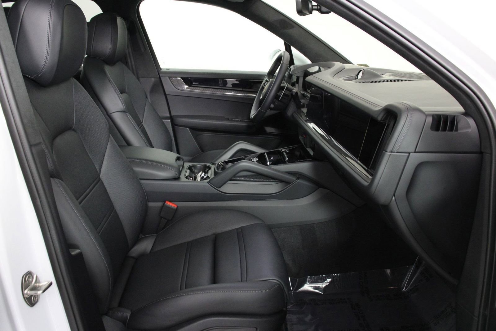 Certified 2025 Porsche Cayenne GTS image 31