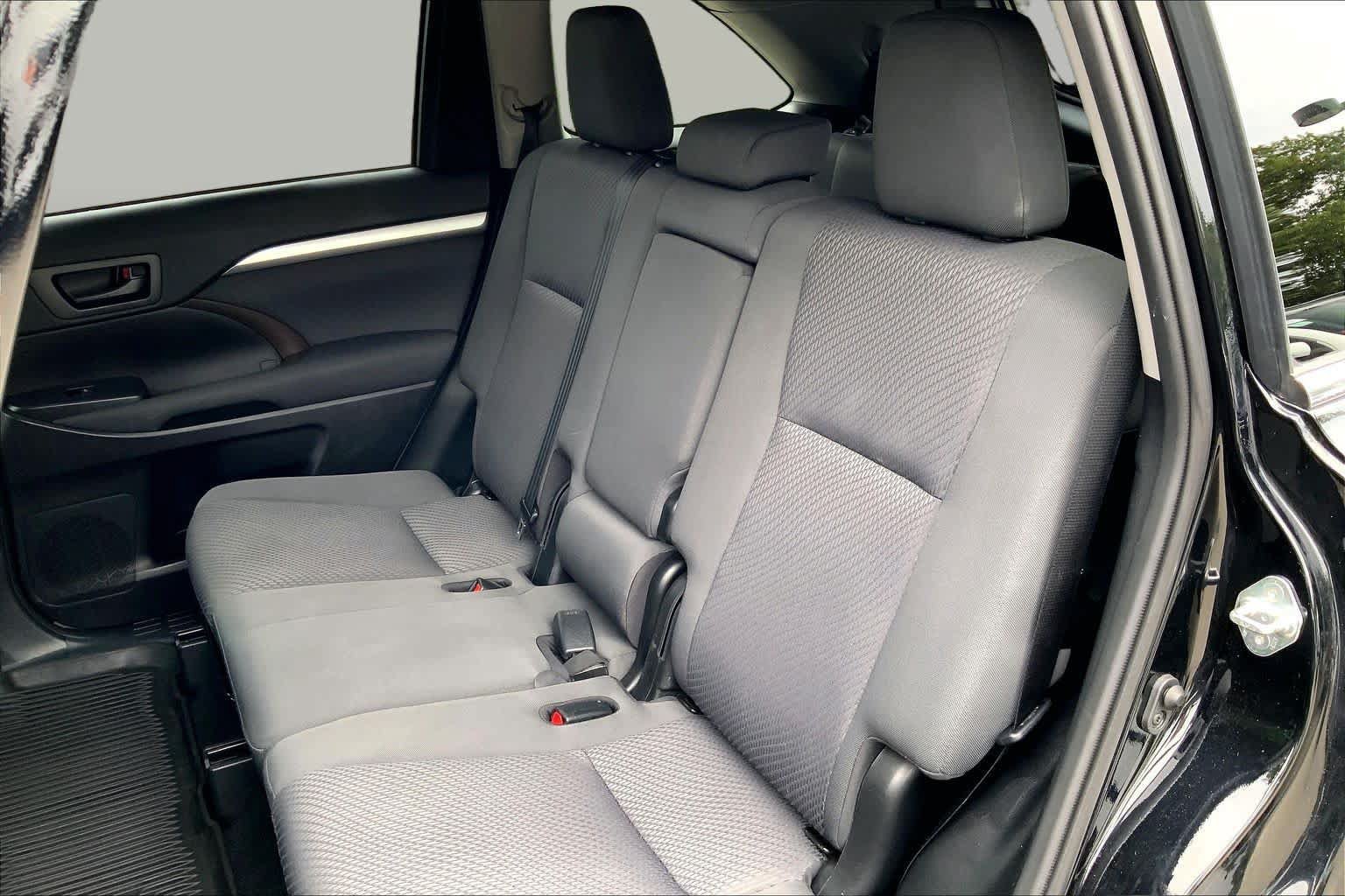 Used 2019 Toyota Highlander LE AWD/4WD image 21
