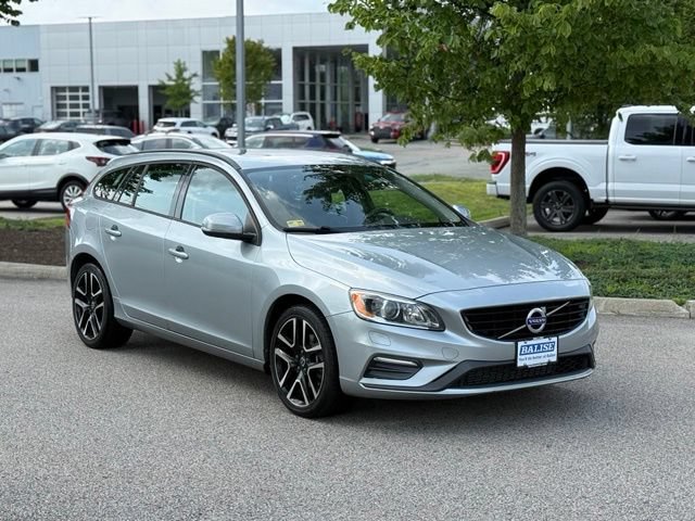 Used 2018 Volvo V60 T5 Dynamic FWD image 3