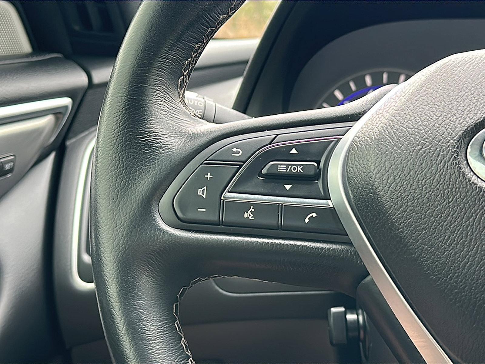 Used 2019 INFINITI Q60 3.0t Luxe w/ Essential Package image 25