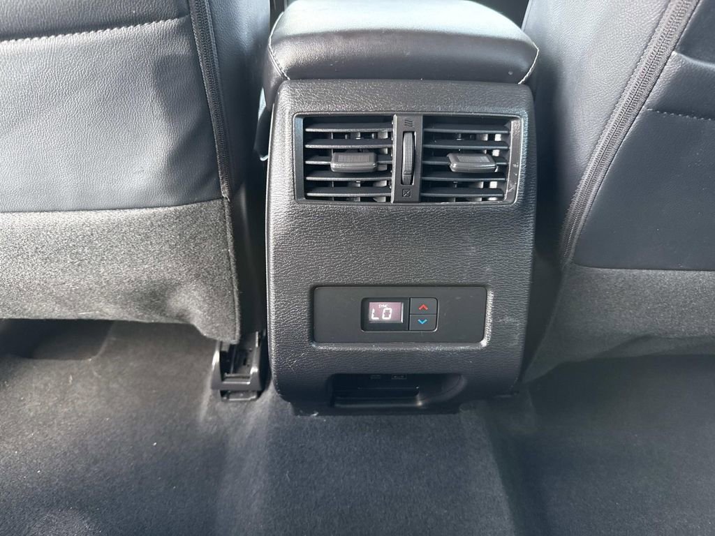 Used 2022 Mitsubishi Outlander SEL AWD/4WD image 18