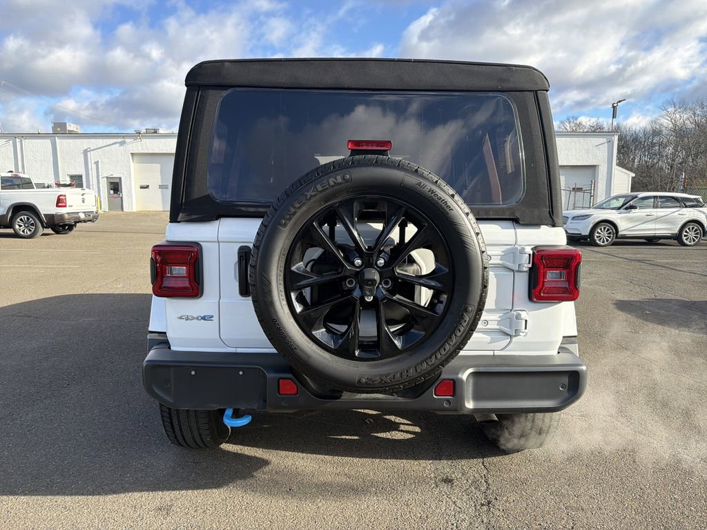 Used 2024 Jeep Wrangler Unlimited Sahara w/ Technology Group AWD/4WD image 4