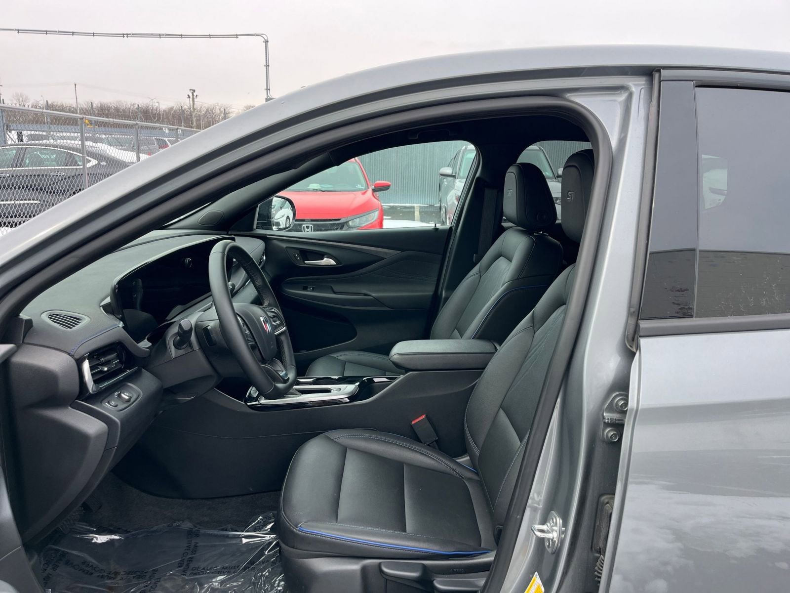 Used 2025 Buick Envista Sport Touring image 27