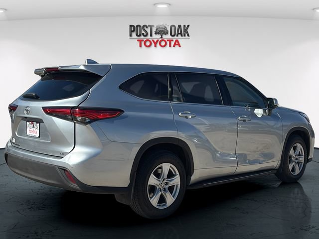 Used 2020 Toyota Highlander LE image 7