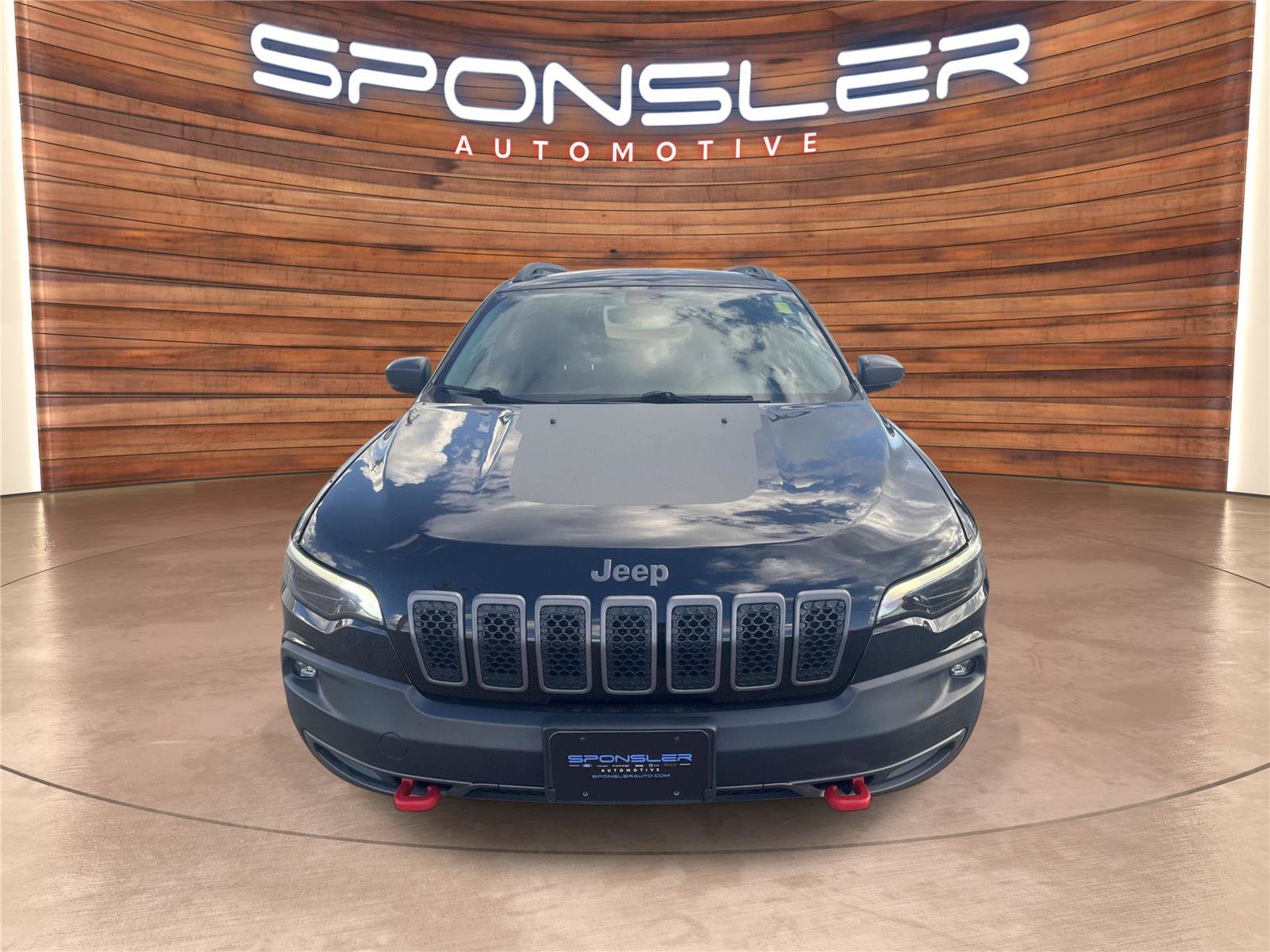 Used 2019 Jeep Cherokee Trailhawk image 9