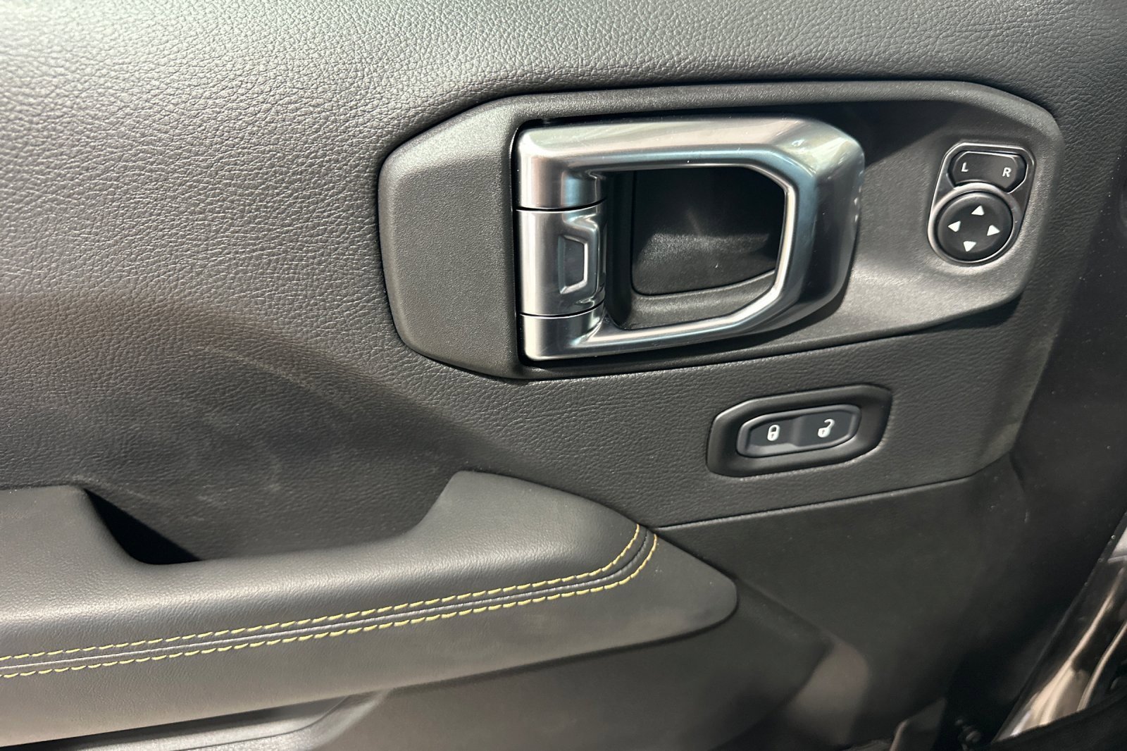 New 2025 Jeep Gladiator Sport image 12