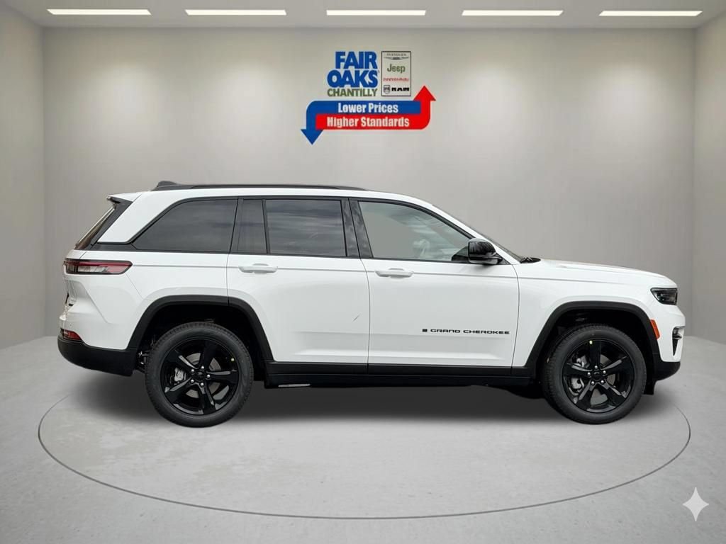 New 2025 Jeep Grand Cherokee Limited w/ Black Appearance Package AWD/4WD image 6
