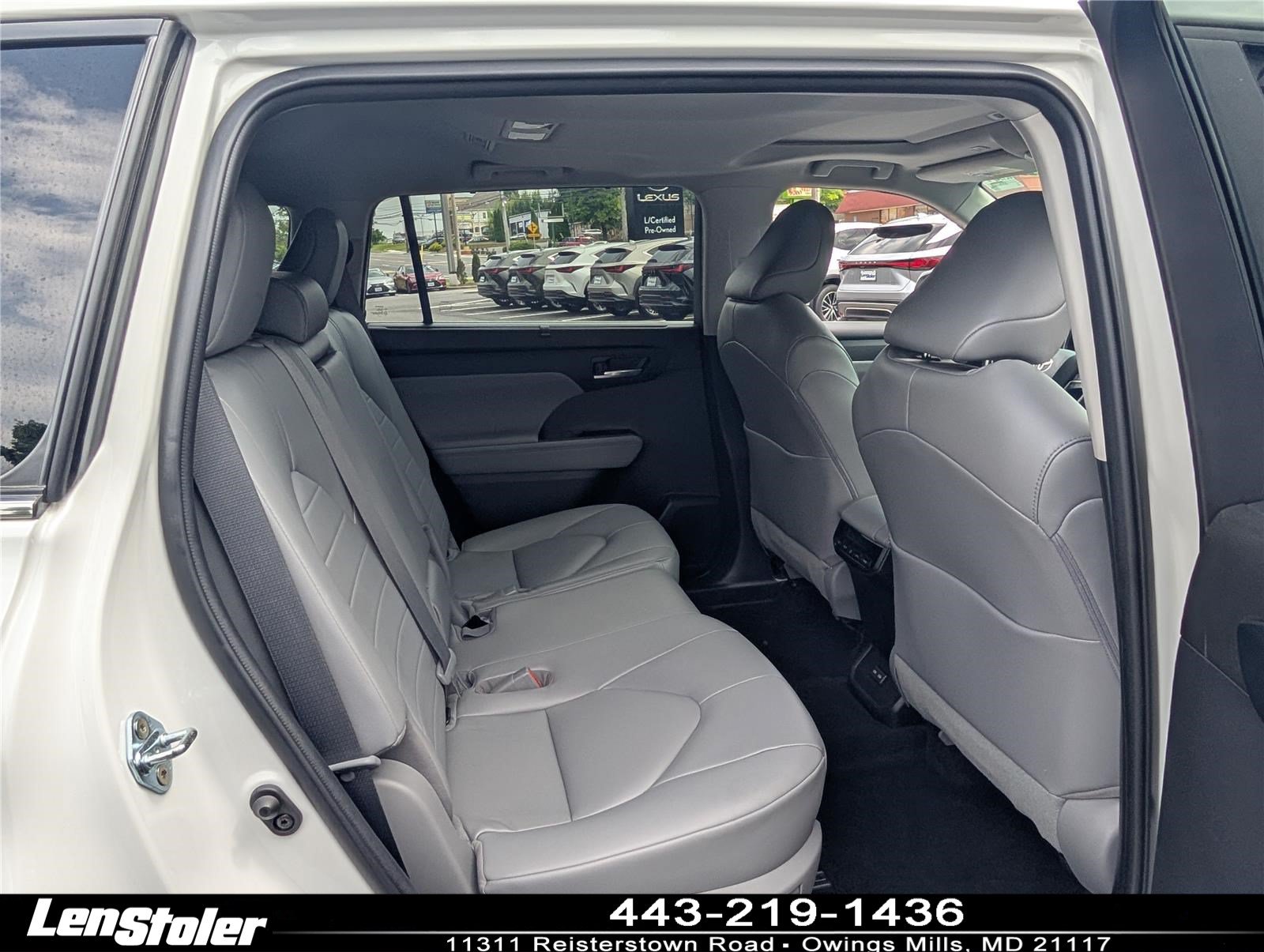 Used 2023 Toyota Highlander XLE AWD/4WD image 12