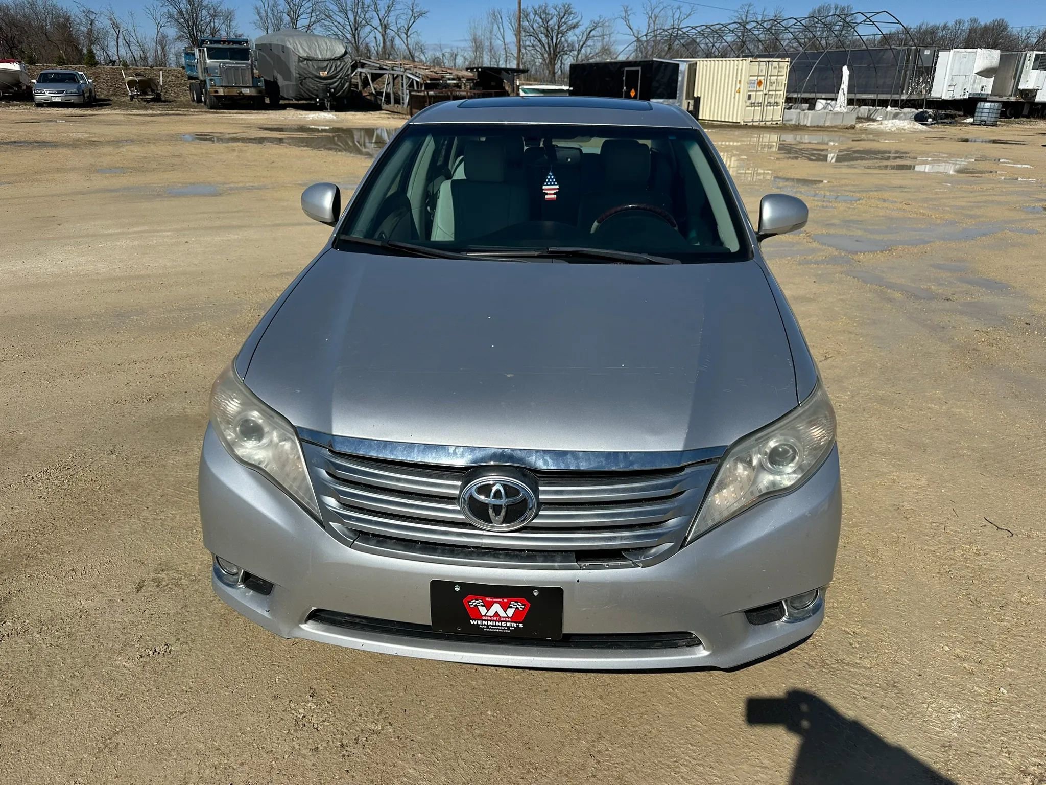 Used 2011 Toyota Avalon Limited FWD image 3