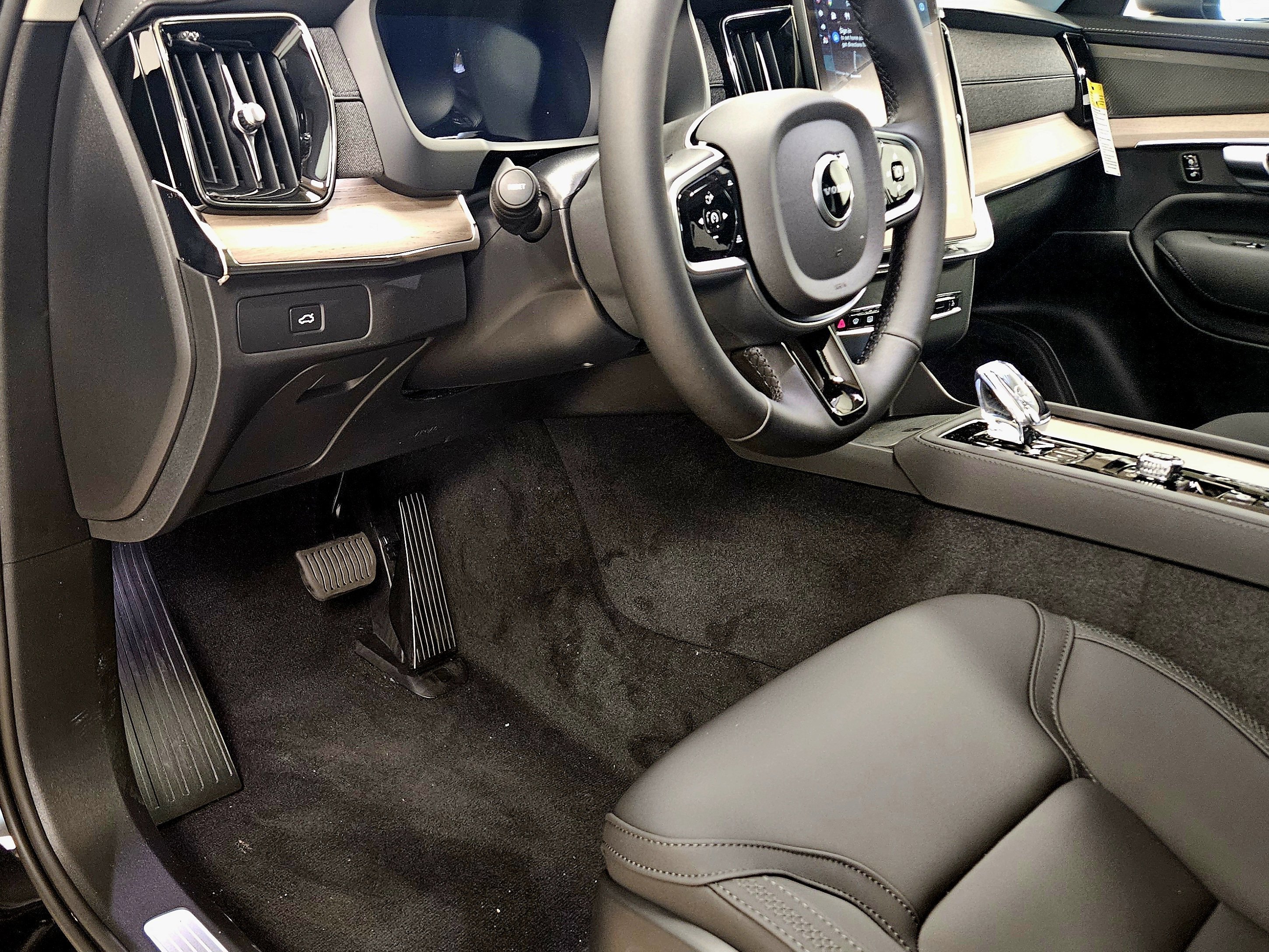 New 2026 Volvo XC90 B6 Plus w/ Protection Package Premier image 47