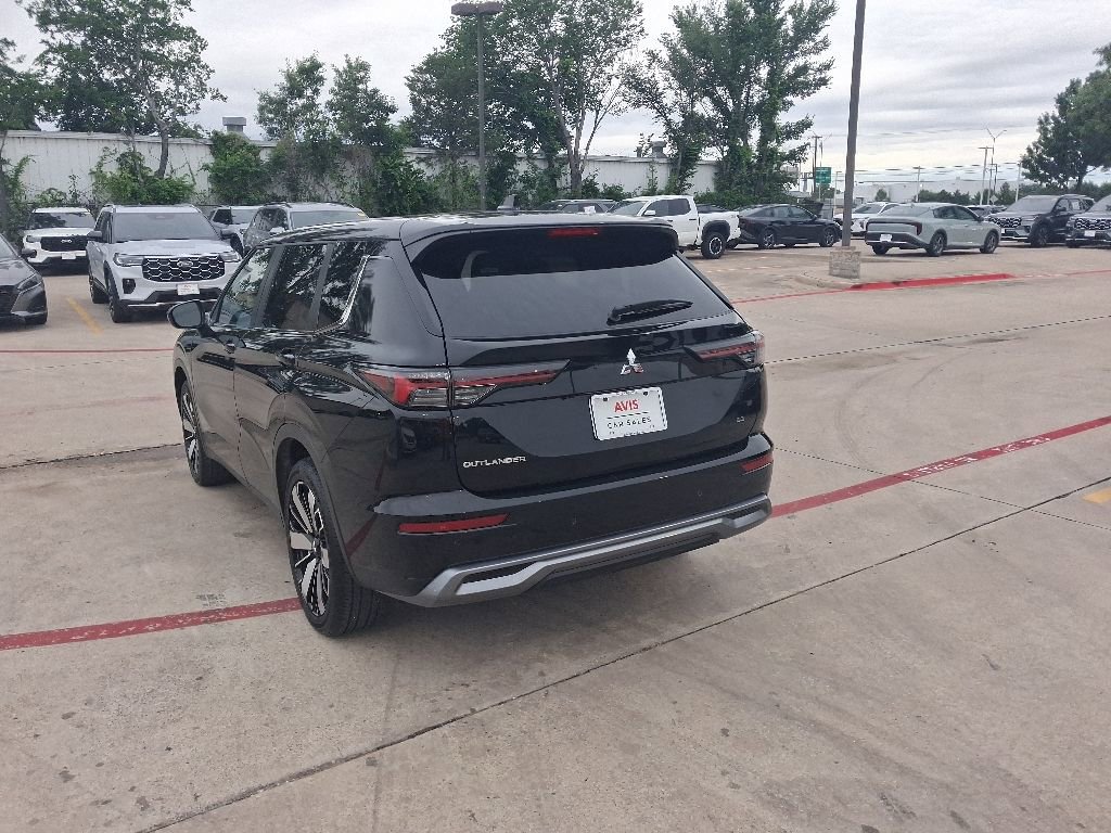 Used 2025 Mitsubishi Outlander SE FWD image 8