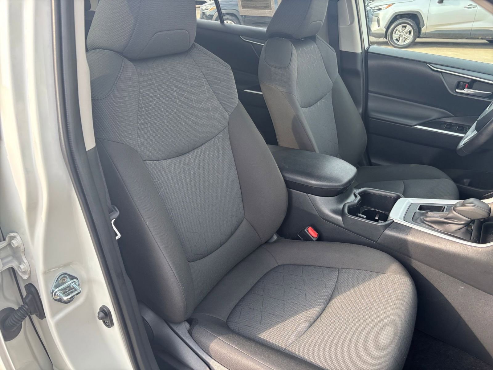 Used 2025 Toyota RAV4 XLE image 36