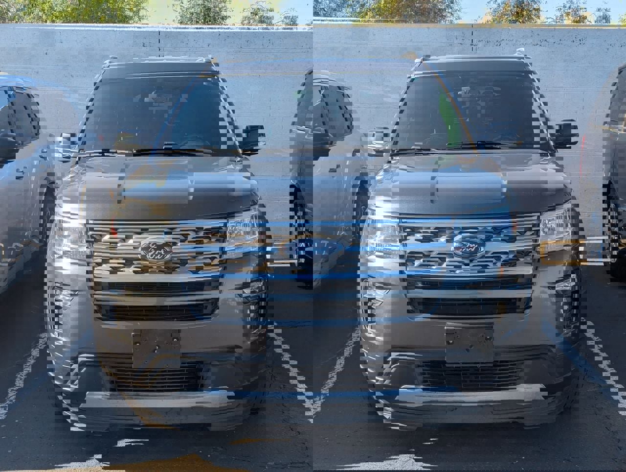 Used 2018 Ford Explorer XLT image 3