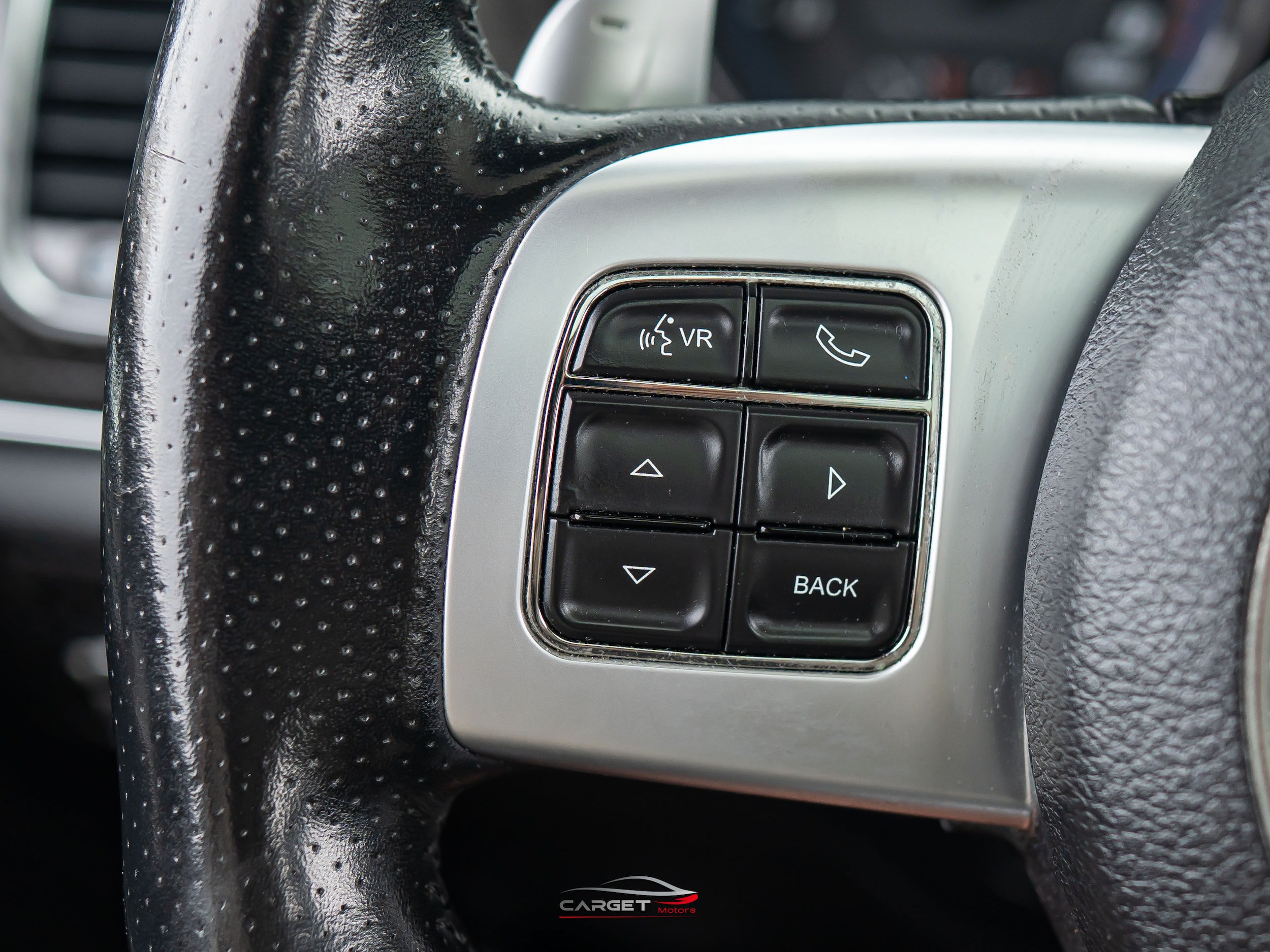 Used 2012 Jeep Grand Cherokee SRT8 w/ Luxury Group II AWD/4WD image 23