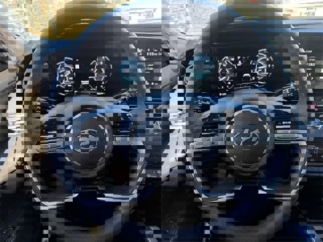 Used 2024 Hyundai Elantra SEL image 11