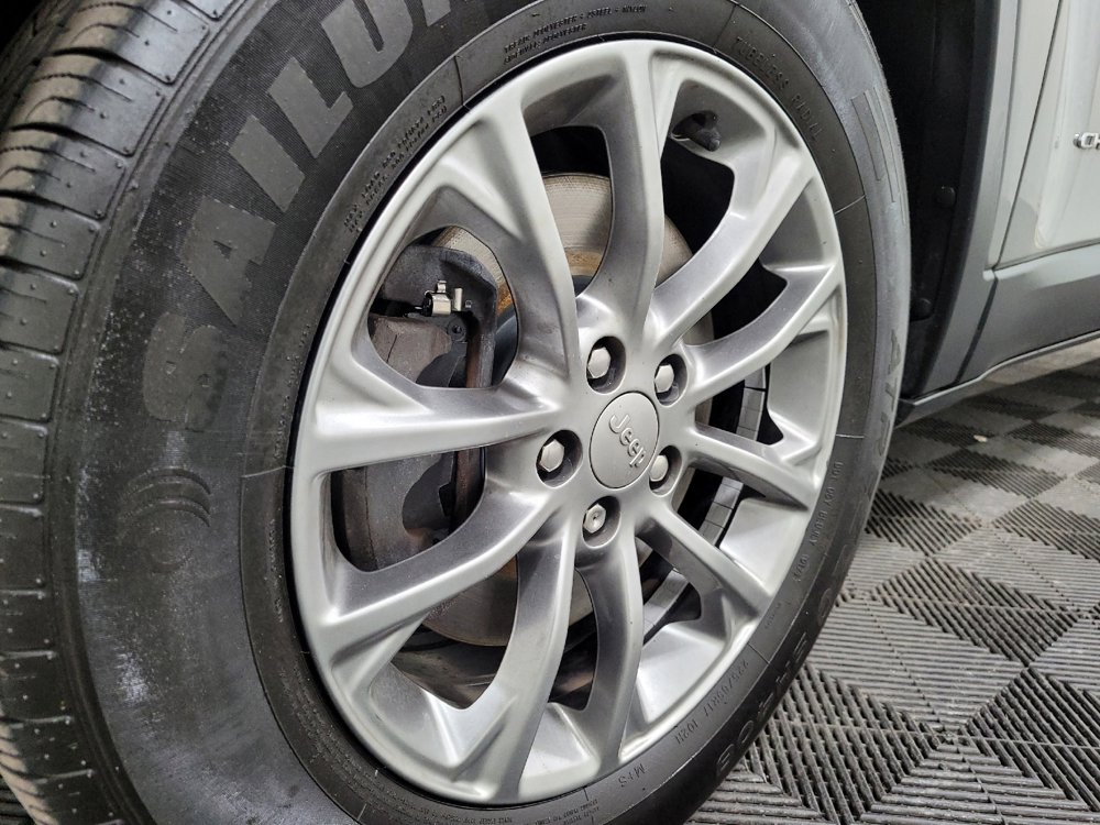 Used 2020 Jeep Cherokee Latitude Plus w/ Comfort/Convenience Group image 31