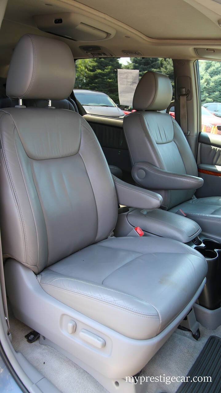 Used 2010 Toyota Sienna XLE Limited w/ XLE Limited Pkg 2 AWD/4WD image 17